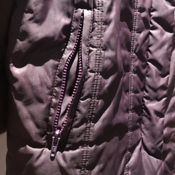 Beautiful aubergine winter jacket with fur details - Picture 7 of 16